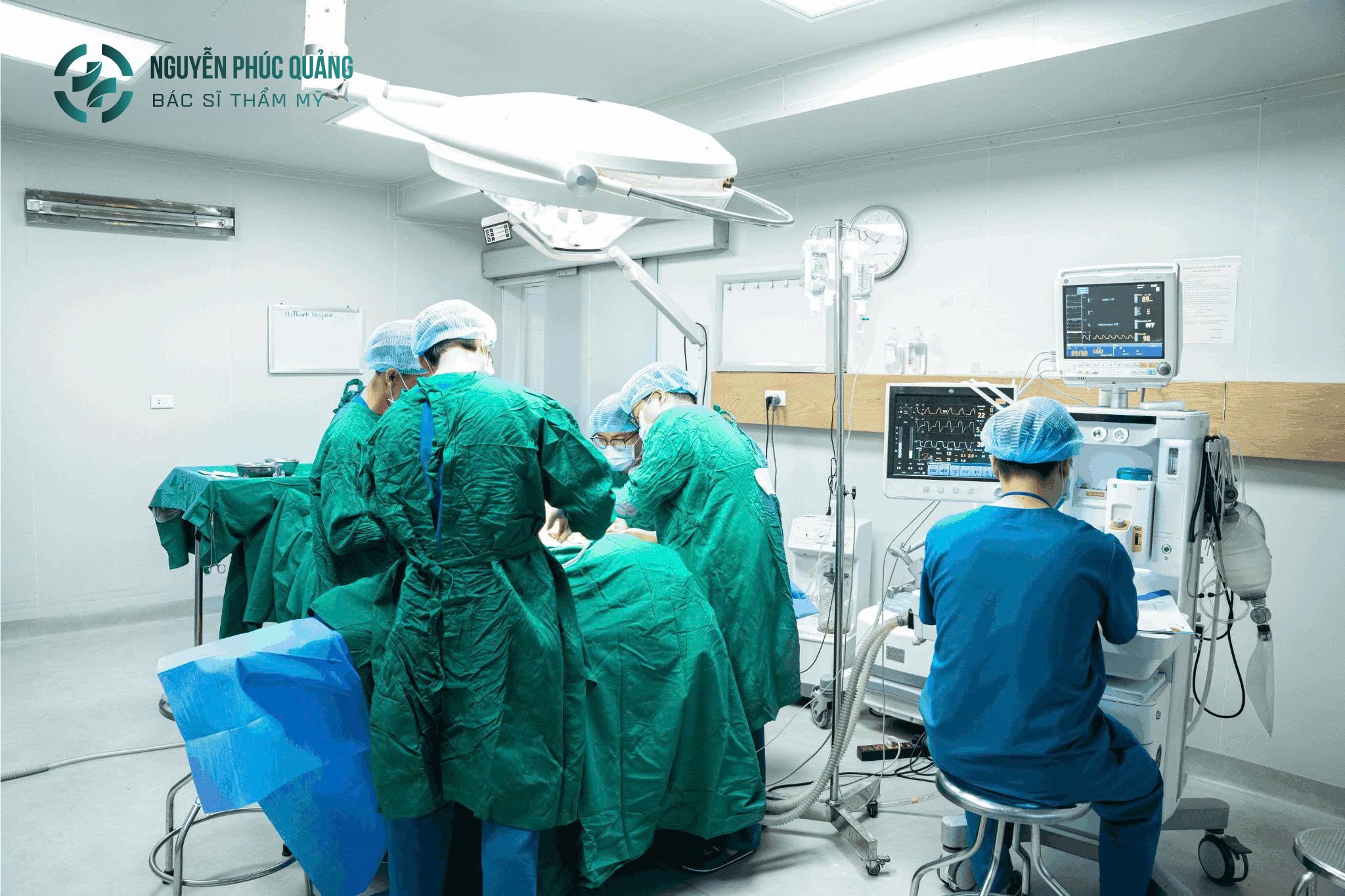 Nâng ngực có nguy hiểm không, được bao nhiêu năm?